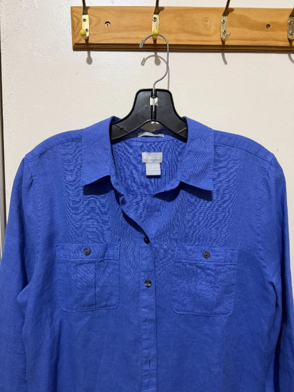 Chico's No-Iron Linen Button-Down Shirt (Dual Front Utility Pockets) - Picture 3 of 16